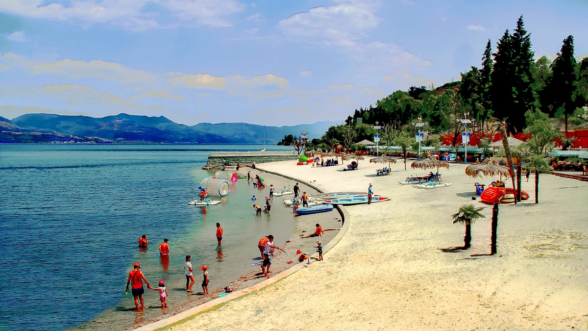 云南抚仙湖明星渔洞银沙滩风光