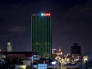 1643257