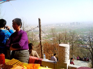人与山.jpg