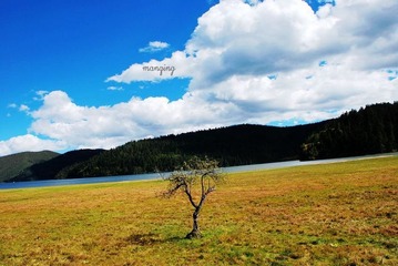 云南-束都湖