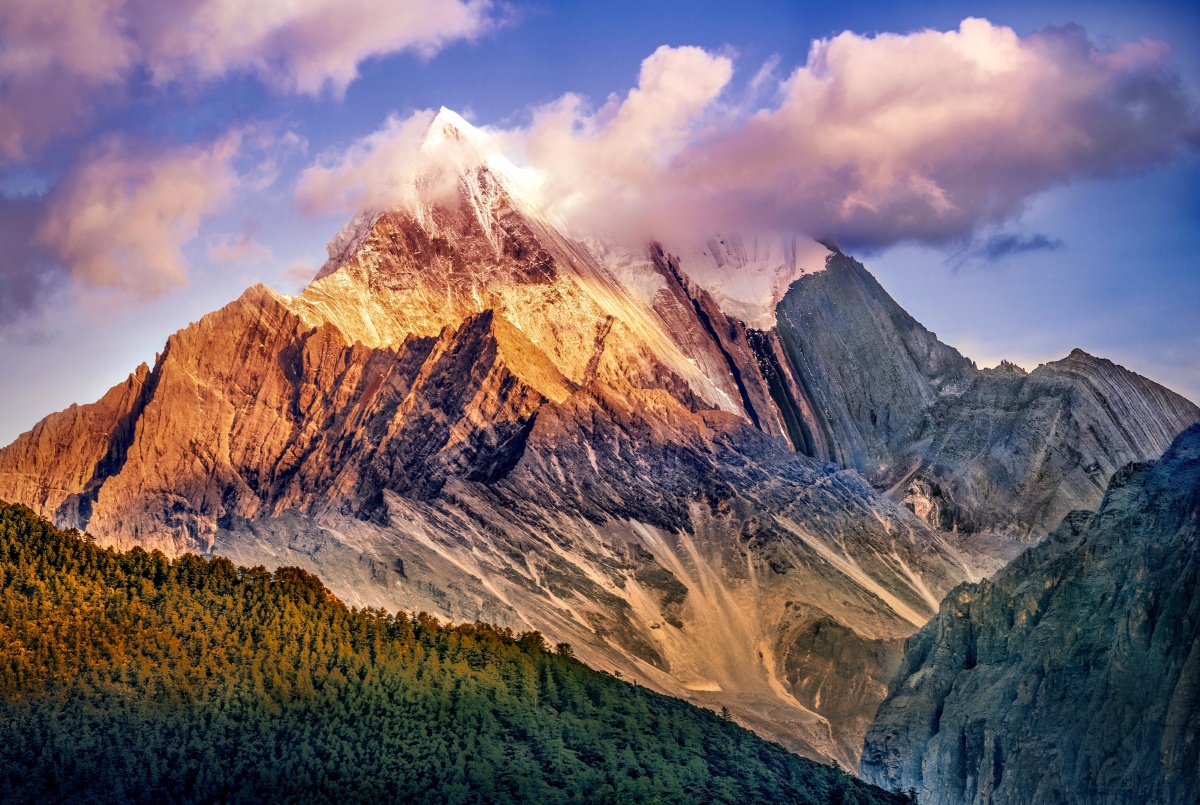 夏若多吉神山藏民同胞称其为金刚手菩萨夏若多吉海拔5958米稻城亚丁三