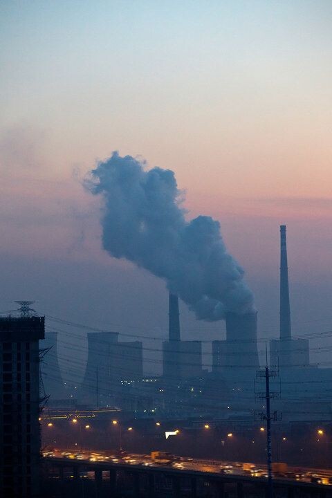 live in beijing<br />
北京是一座孤独的城市,虽然她每时每刻都是新鲜的,哪怕是故乡,我也并不留恋,但却时刻迷恋着她。