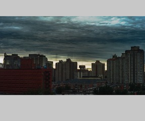 窗外风雨欲来