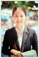 女解说员
