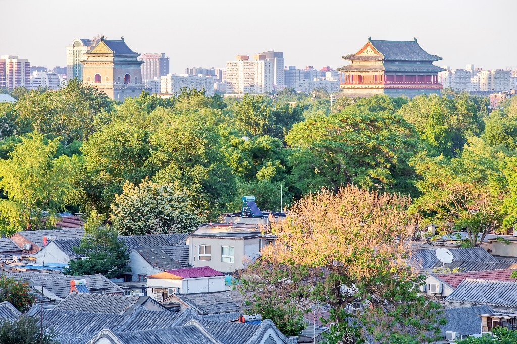 钟楼和鼓楼像神明一样庇护着他的子民