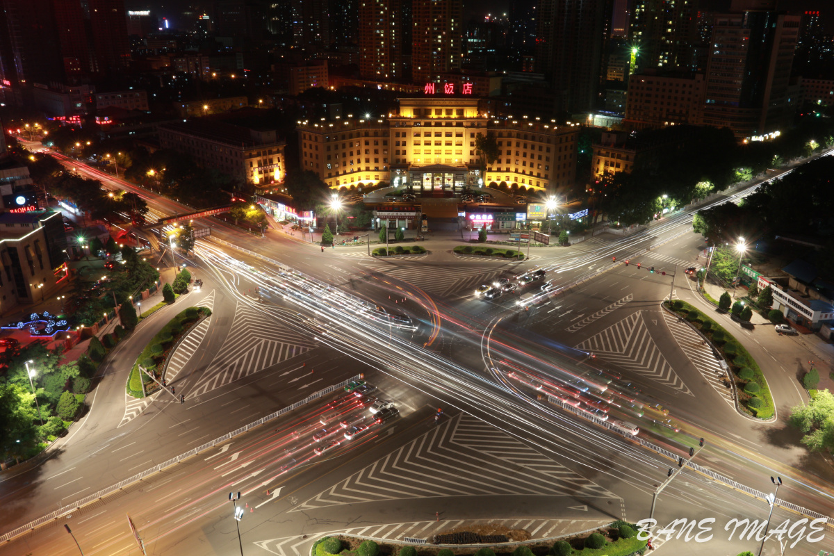 盘旋路 br /> 盘旋路夜景,摄于兰州大学齐云楼18f