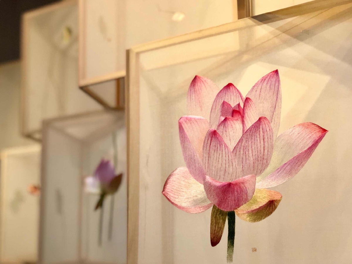 花随玉指添春色鸟逐金针长羽毛苏绣第一批国家级非遗名录拍摄于苏州镇