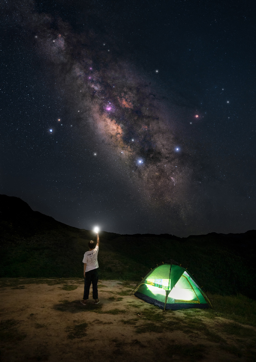 仰望天蝎我们多久没有抬头仰望星空了晚风吹拂银河慢慢升起流星划过