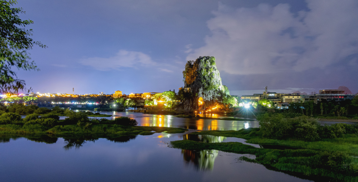 伏波山在桂林市区东北的漓江边上因为唐代曾在山上修建汉朝伏波将军