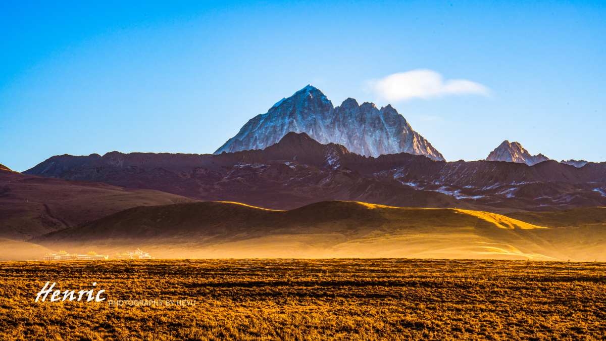 神山雅拉雅拉雪山是藏族人的神山至今为止没有人登顶