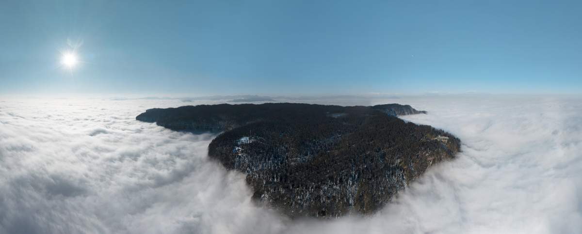 航拍瓦屋山全景图:云上瓦屋,日月同辉 - 弥勒715 - 图虫