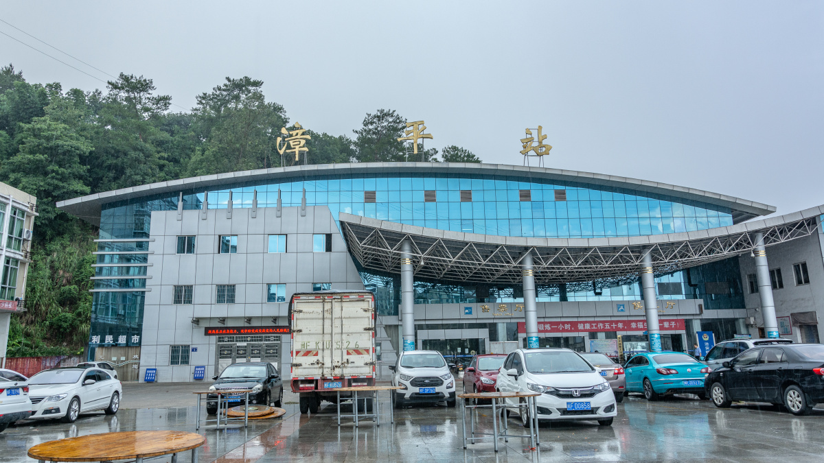 福建龙岩漳平站是鹰厦线上的一个编组站,目前主要承担鹰厦铁路,漳龙