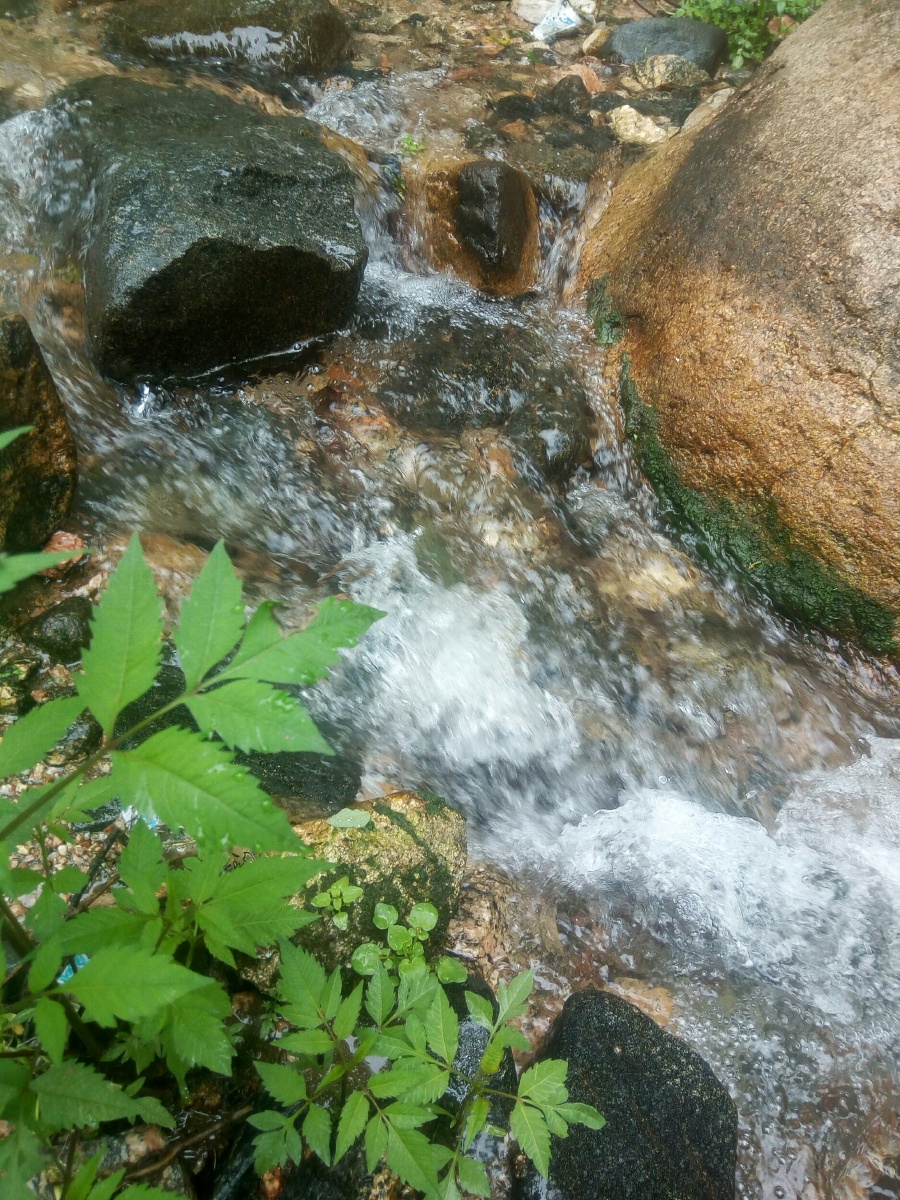 山泉小溪