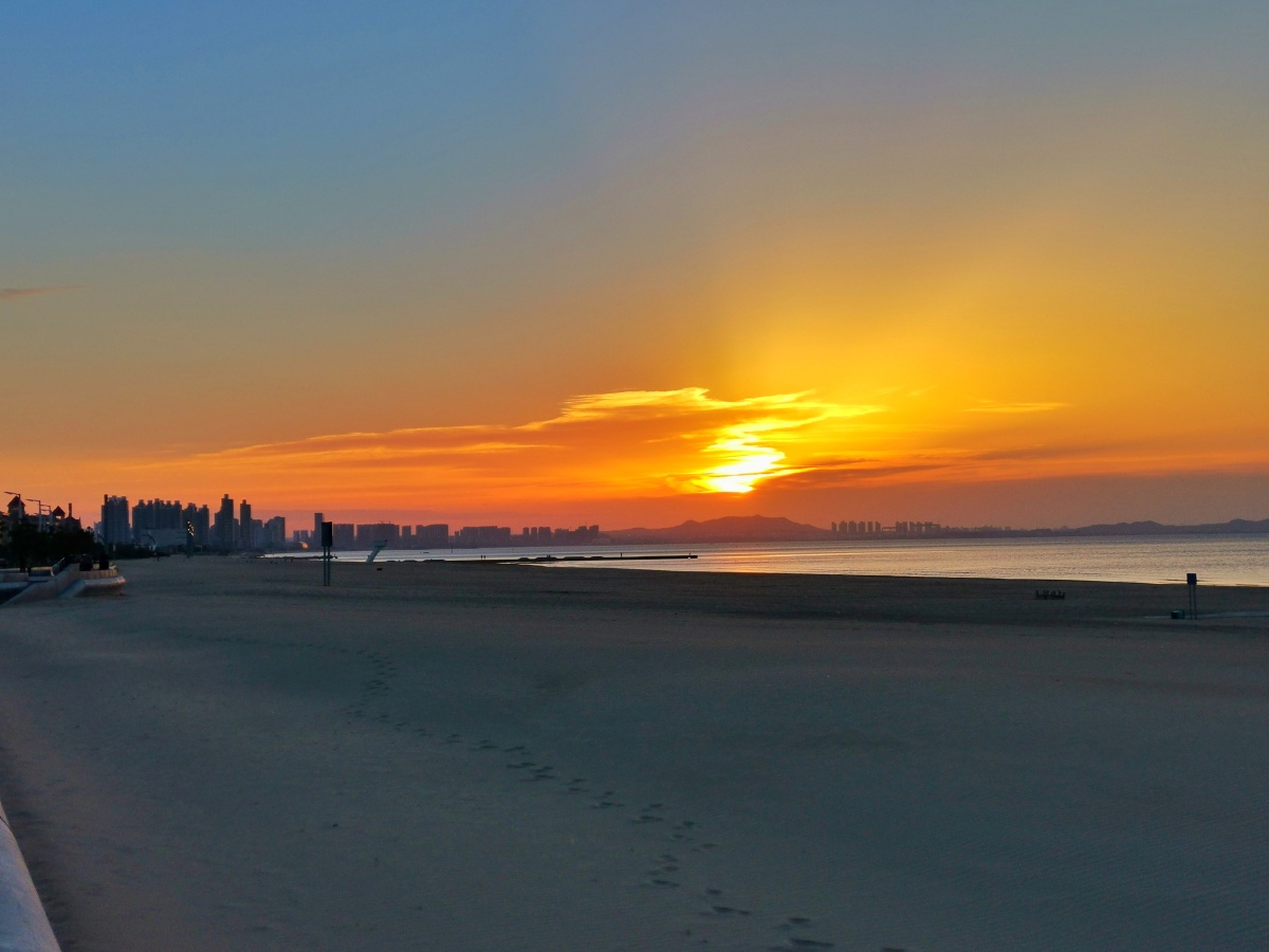 烟台开发区金沙滩海滨夕阳