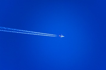 885717