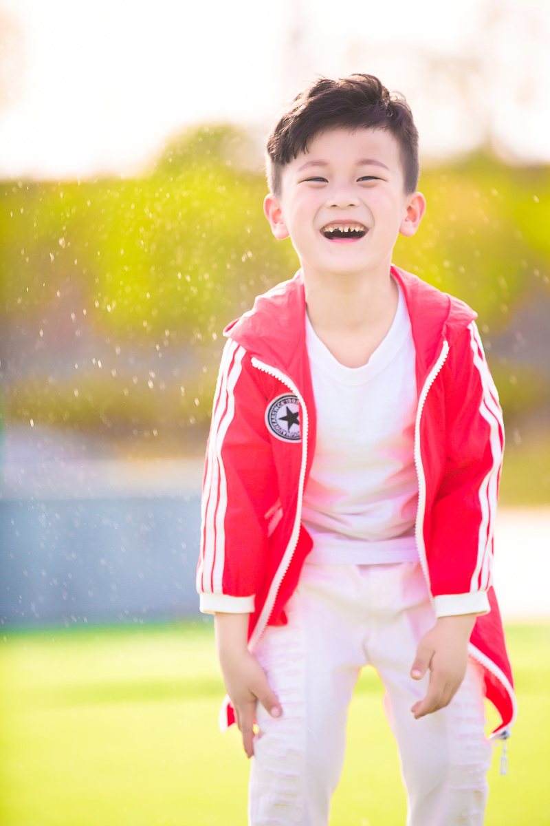 阳光下的少年
