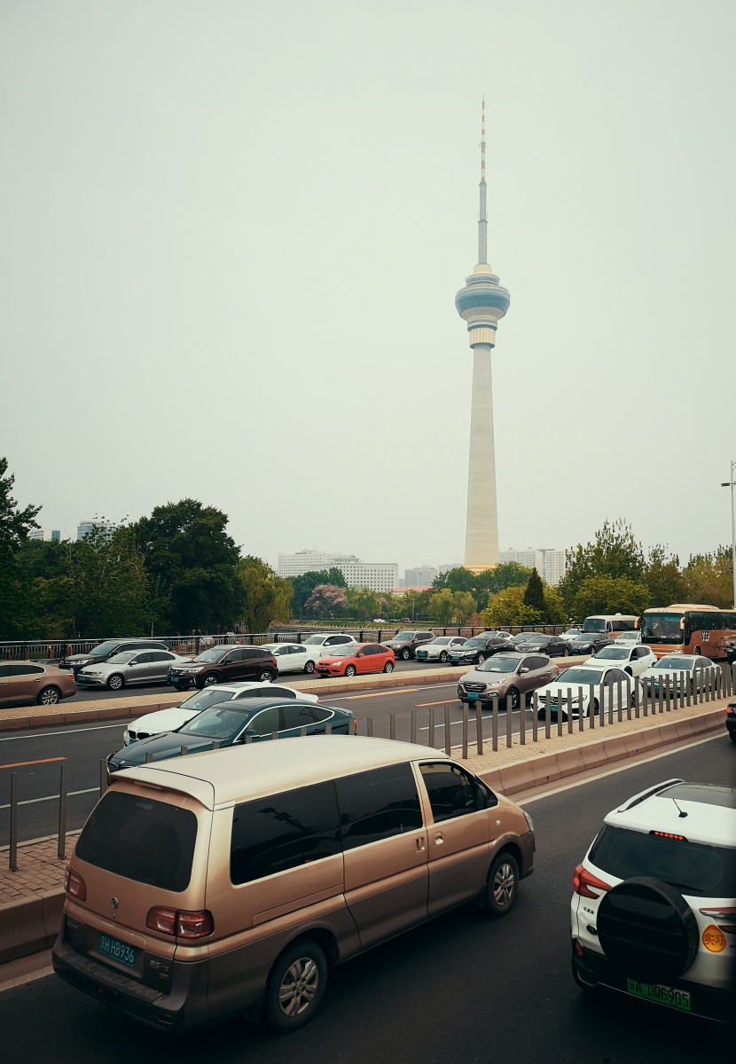 北京西三环路上即景