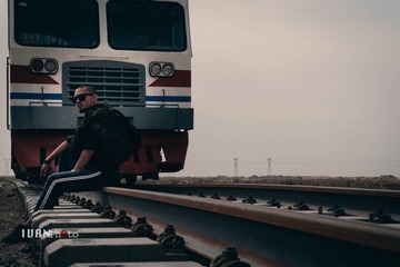 284745