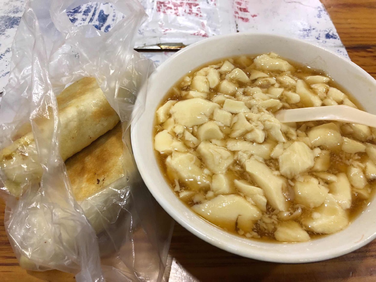 豆腐脑和韭菜盒子最美味的北方早点来晚了还吃不到了