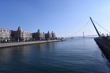 313674