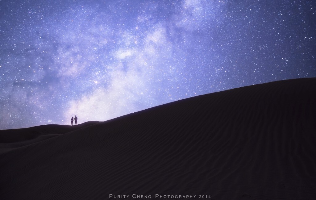 《星空下的漫步》：自然的壮丽往往影藏在夜里，也许她害羞不想让太多人看到罢了。<br />
