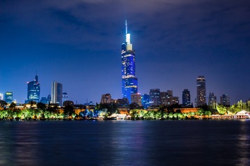 118180