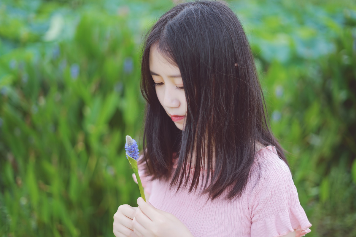 荷塘边微风撩起你的发 - 西檬檬 - 图虫网 - 优质摄影师交流社区