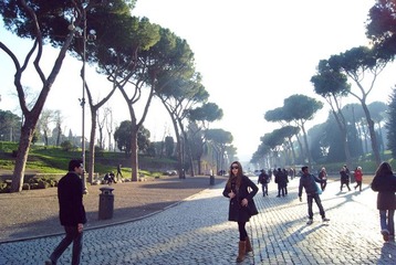 Arco di Costanino对面