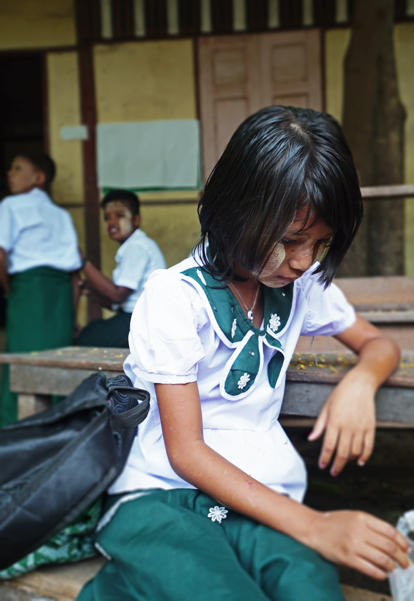 羞涩的曼德勒女孩儿