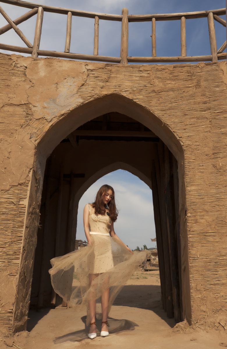 *天漠* 静看光阴荏苒,借我喑哑无言 model :王芷 photographer :宙如