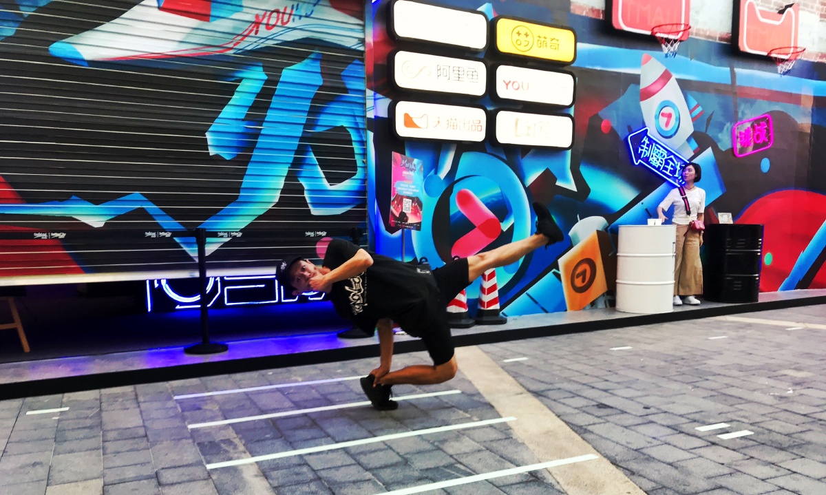 bboy每个定格的瞬间经历了千锤百炼值得每个赞美