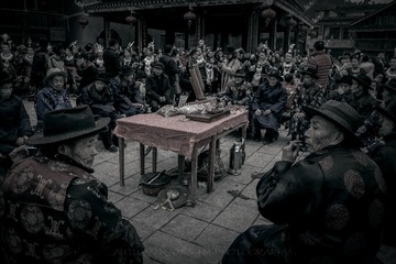 37162