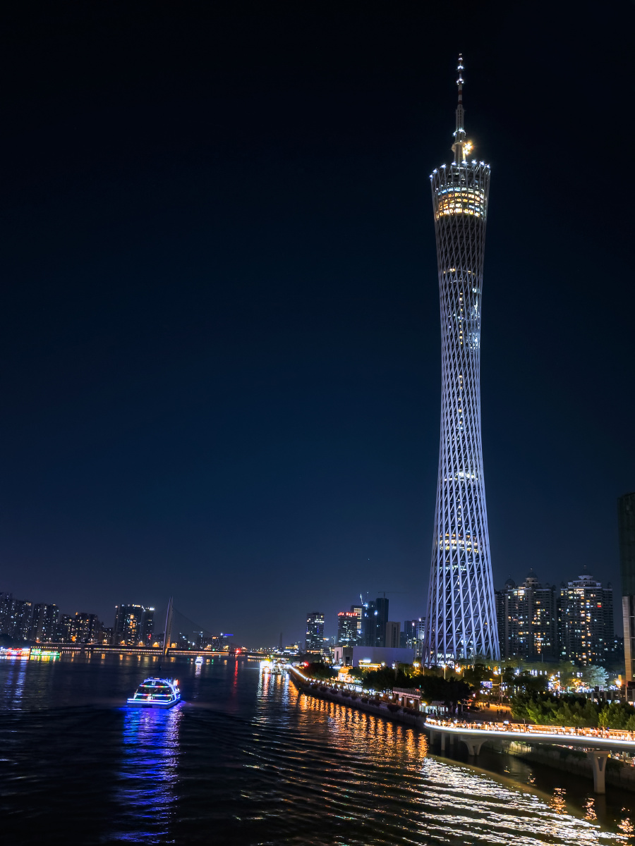 2021年11月13日的广州塔