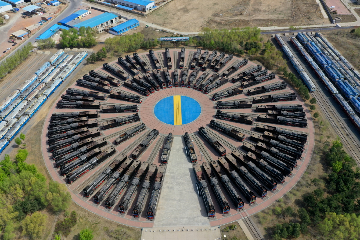 航拍吉林大安北蒸汽机车陈列馆,两天的等待,终于迎来蓝天白云,但风力