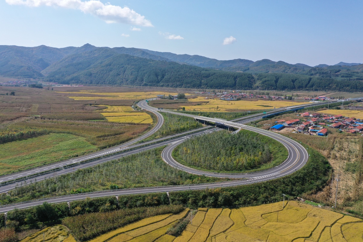 抚顺新宾木奇御路古榆与高速公路