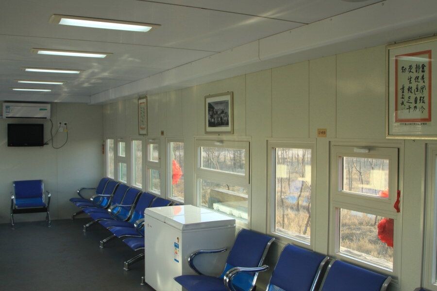 阜新朱德号蒸汽机车旅游专列00004<br />
装饰的车厢之一