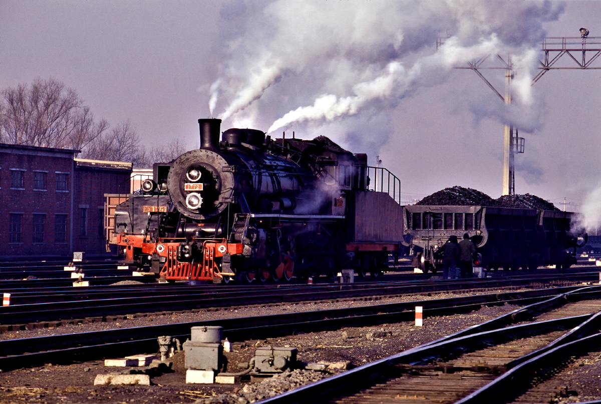 我拍火车卅年之铁煤上游型1772号蒸汽机车也是唐山机车车辆厂于1999年