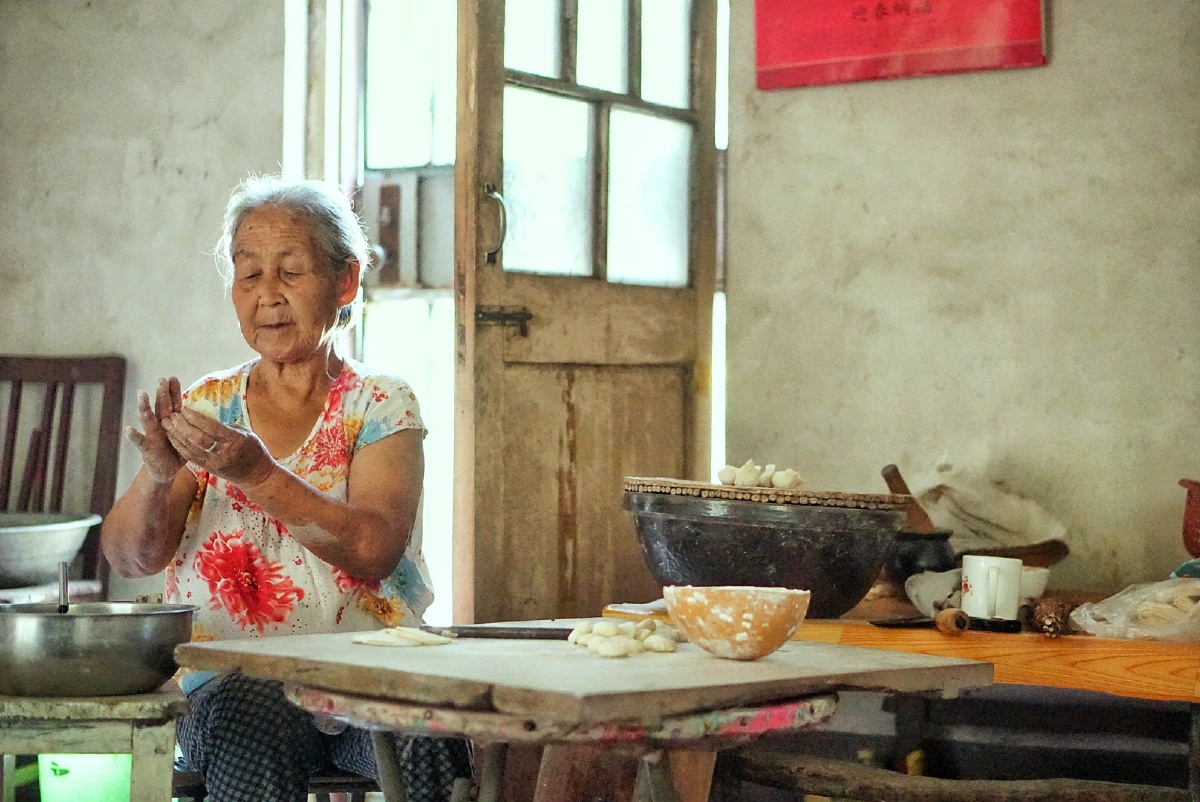 外婆快八十岁了,身体好的很,祝外婆长命百岁,身体健康