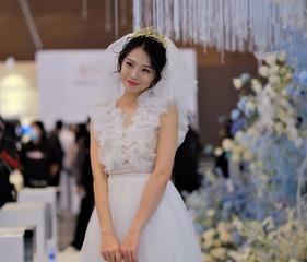 16028