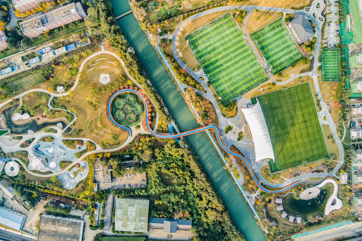 成都三环内最大的足球主题城东体育公园