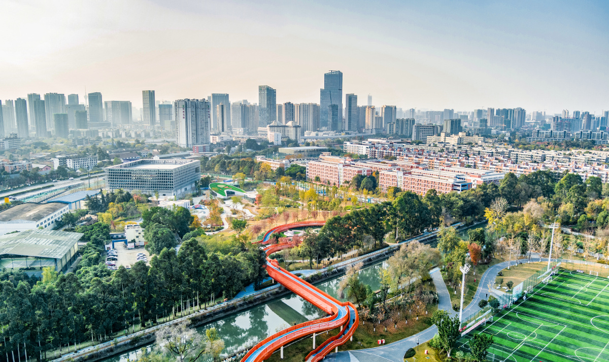 成都三环内最大的足球主题城东体育公园