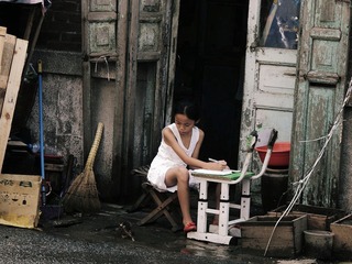 老街里的孩子.JPG