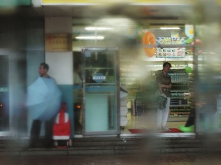 雨中街道3.JPG
