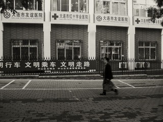 车窗外的城市.JPG