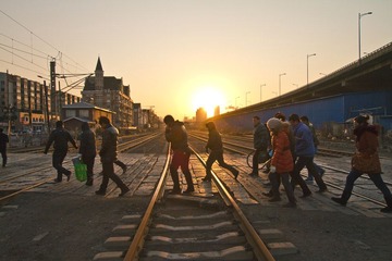 穿越城市的铁路2.jpg