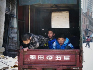 老街里的孩子1.JPG
