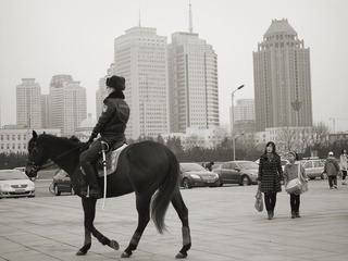 女子骑警队2.JPG