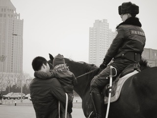 女子骑警队3,.JPG