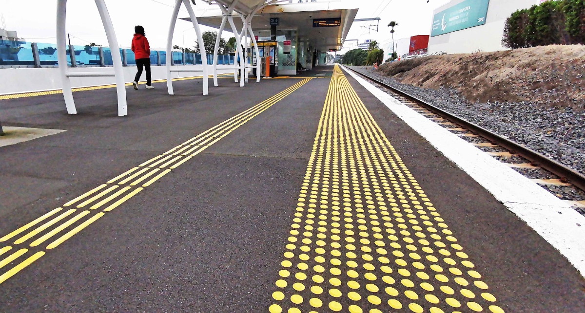 站台上的安全线