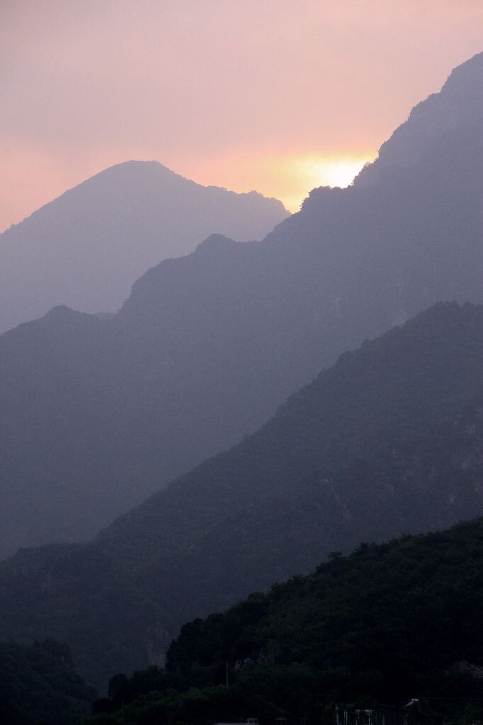 夕阳<br />
庄户，北京结下